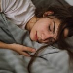 Bu vəziyyətdə yatmaq korluğa səbəb olur