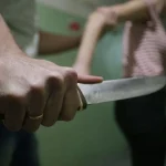 Boşandığı arvadını evə çağırıb, səkkiz bıçaq zərbəsi vurdu – Məhkəmə həbsdən azad etdi