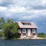 Dünyanın ən kiçik yaşayış məntəqəsi: Adada cəmi bir ev və bir ağac var