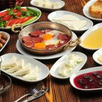 Səhər süfrəsində olan bu qidalar qaraciyərin düşmənidir